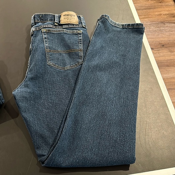 3 pairs of Men’s Wrangler authentics jeans, size 35 x 36, color stonewash - Picture 4 of 10